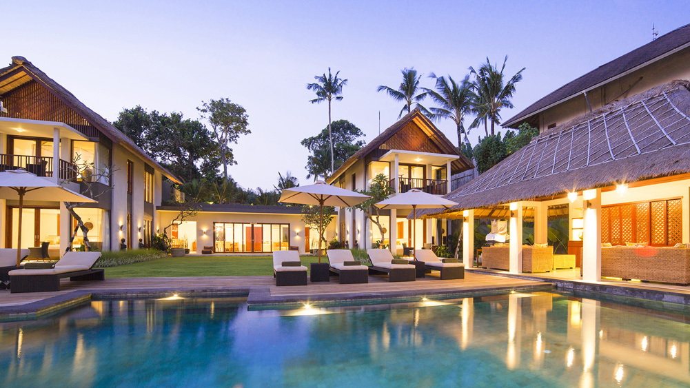 Seseh Beach Villa I - The villa and pool